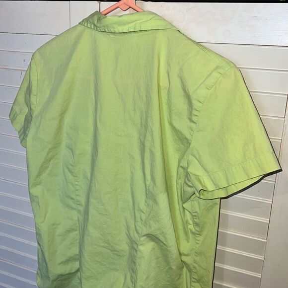 St. John’s Bay short sleeve button down shirt, size medium. - Picture 4 of 4